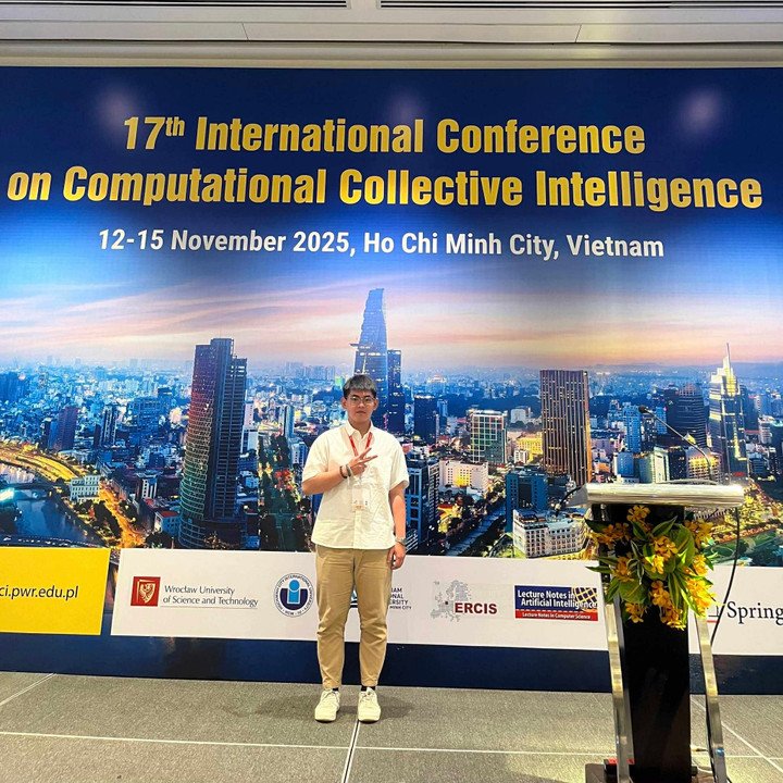 Trung tham gia Hội nghị Quốc tế về Trí tuệ Tập thể Tính toán (ICCCI 2025) vào tháng 11/2025 (Ảnh: NVCC)