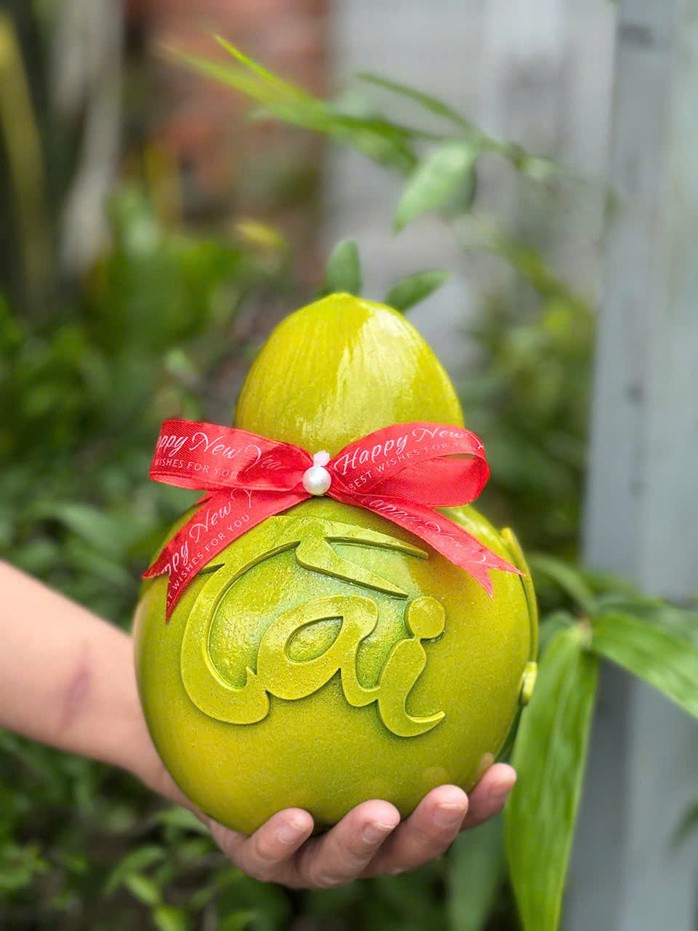 Dừa tài lộc tạo hình từ trên cây