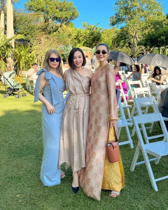 Nữ diễn viên nhận được nhiều lời khen trông sang trọng, trang nhã.