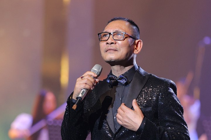 NSND Đức Long sống độc thân ở tuổi 65.