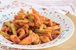 Mực xào cay kiểu Hàn thơm giòn, ăn mãi không chán