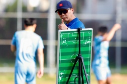 Thầy Kim mang sa bàn ra sân họp khẩn, bày kế giúp U22 Việt Nam hạ Malaysia