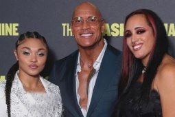 Con gái Dwayne Johnson công khai mối tình đồng giới
