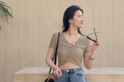 Lưu Diệc Phi mặc tôn eo