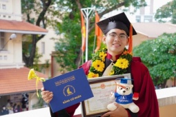 Bạn trẻ - Cuộc sống - Cử nhân AI đầu tiên tốt nghiệp xuất sắc, 22 tuổi trở thành trợ giảng đại học