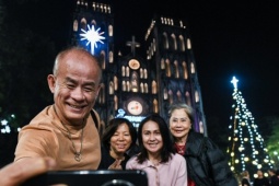 Nhà thờ Hà Nội trang hoàng rực rỡ, sẵn sàng lên đèn đón Giáng sinh