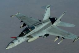 Mỹ mất hơn một tháng để vớt hai máy bay rơi ở Biển Đông