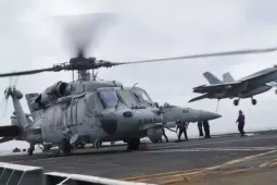 Mỹ trục vớt trực thăng, tiêm kích rơi ở Biển Đông