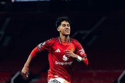 Thần đồng 15 tuổi của MU tỏa sáng thay con trai Rooney, lập kỳ tích khủng