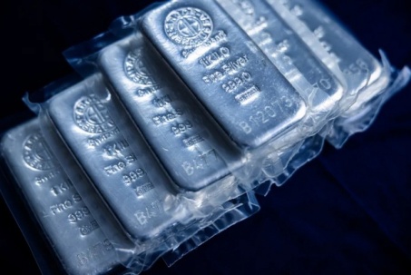 Bạc tăng mạnh, cao nhất trong lịch sử: Điều gì đang thổi bùng đà tăng của kim loại trắng?