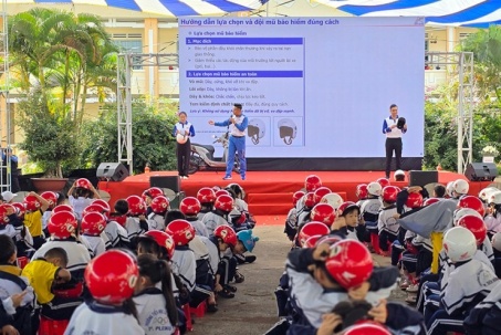 Honda Việt Nam phát động Chương trình Trao tặng mũ bảo hiểm cho học sinh lớp Một khu vực Tây Nguyên