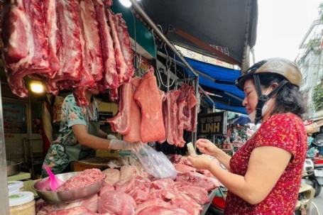 Giá thịt, trứng tăng mạnh, người tiêu dùng xoay xở thế nào mùa cận Tết?