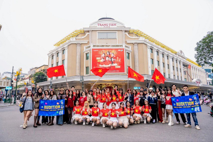 Các bạn trẻ tham gia cổ động đội tuyển Audition Việt Nam. Ảnh: VTC