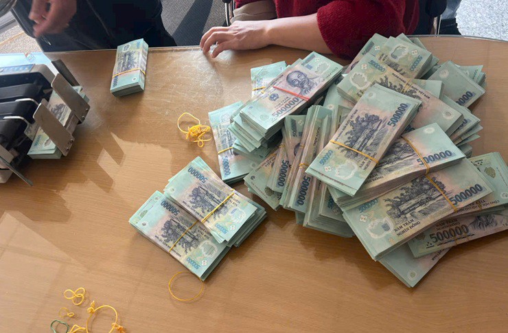 Ngân hàng tăng mạnh lãi tiết kiệm tháng cuối năm nhằm hút tiền nhàn rỗi từ người dân