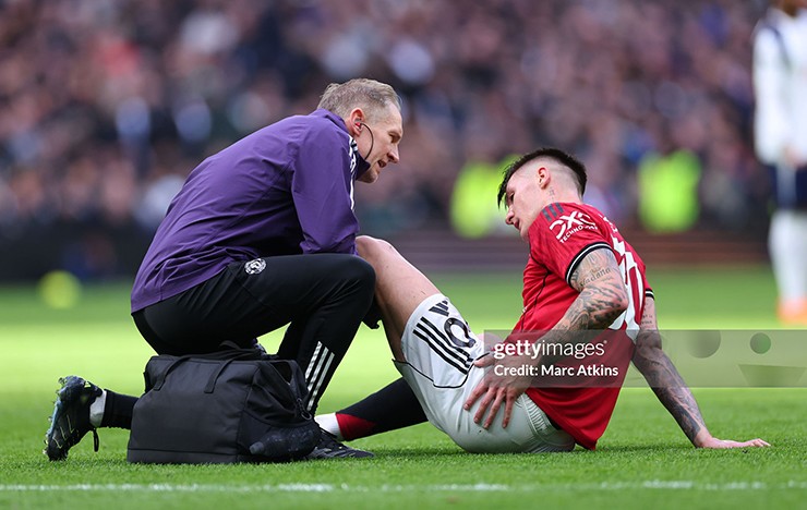 Sesko chấn thương trong trận gặp Tottenham