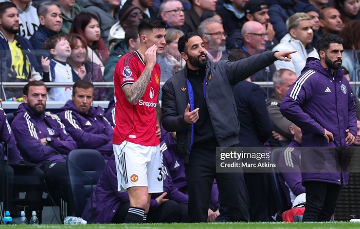 HLV Amorim nhận niềm tin lớn giữa áp lực khổng lồ tại Old Trafford