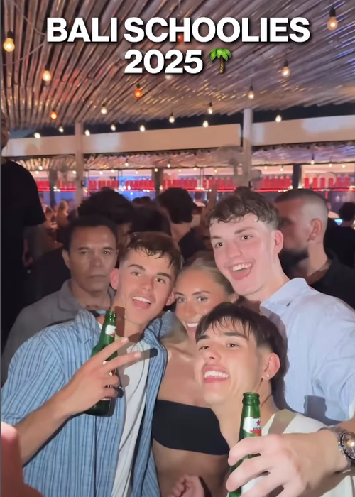 Bonnie tiệc tùng với nhiều đàn ông ở Bali trước khi bị bắt.