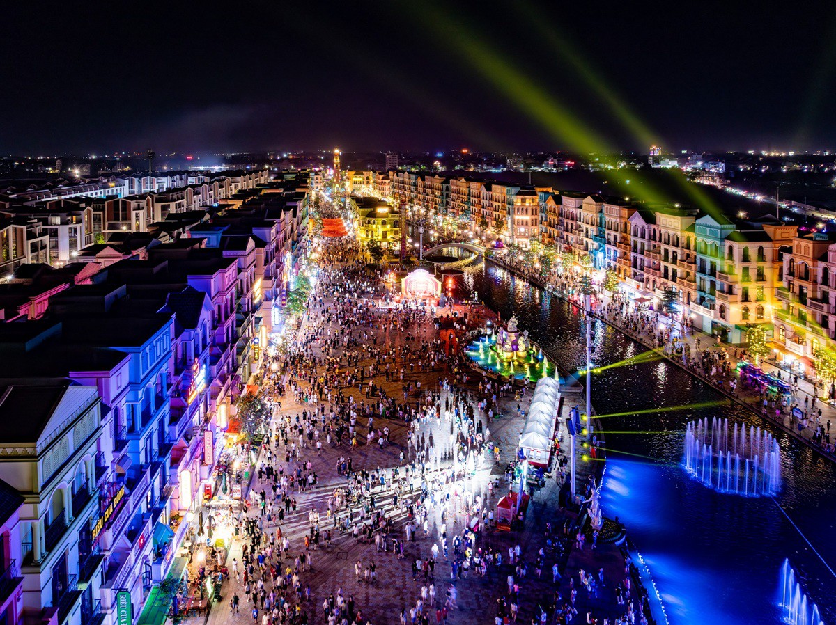 Vũ trụ giải trí Grand World luôn đông kín người mỗi dịp cuối tuần, lễ hội, sự kiện lớn LINK