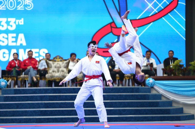 Những màn trình diễn tuyệt vời giúp Hữu Tuấn - Đăng Minh giành tấm HCĐ. Ảnh Lê Phong