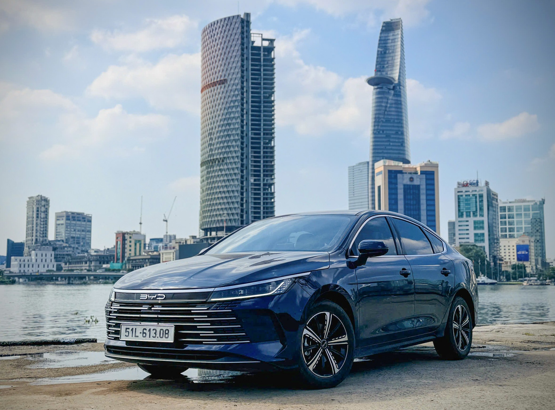 Các mẫu xe sedan hạng C tại Việt Nam có mức tiêu hao nhiên liệu ra sao?