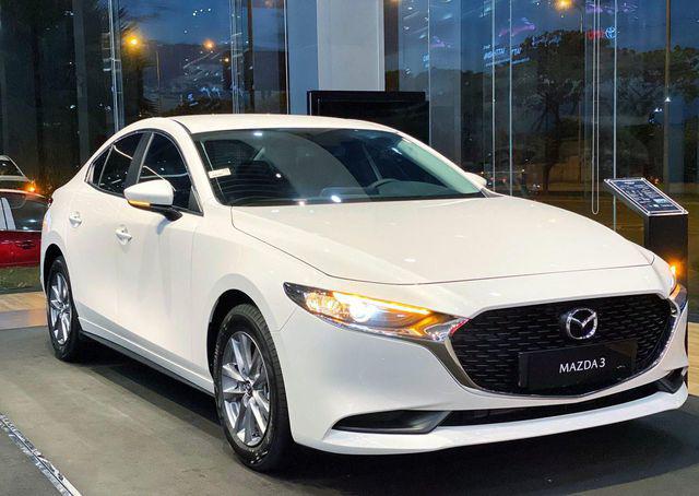 Mẫu sedan hạng C Mazda 3 khá nổi bật và ăn khách tại thị trường Việt Nam.