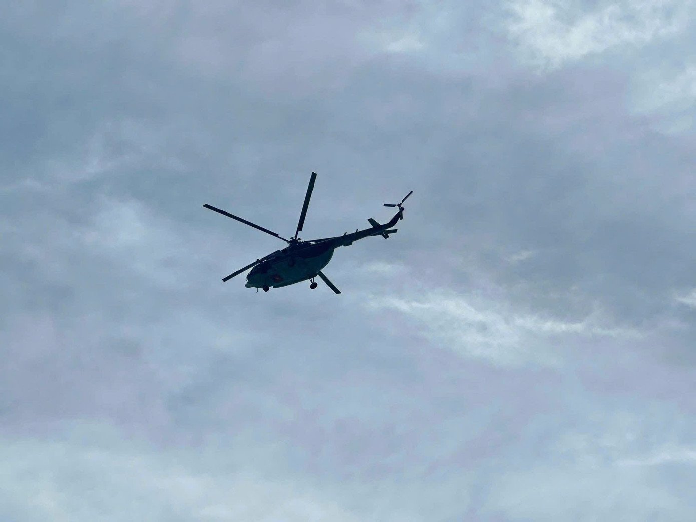 Máy bay trực thăng của Sư đoàn 372 (Quân chủng Phòng không - Không quân) đã được huy động từ Đà Nẵng ra vùng biển Lý Sơn để tìm kiếm.