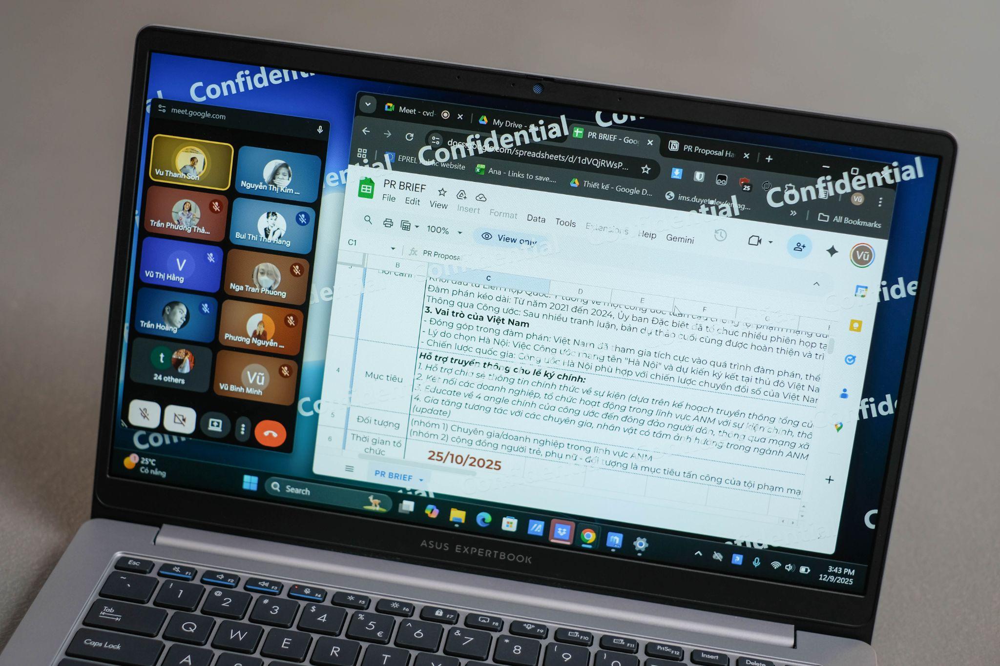 Tính năng Screen Watermark giúp tránh lộ lọt thông tin.