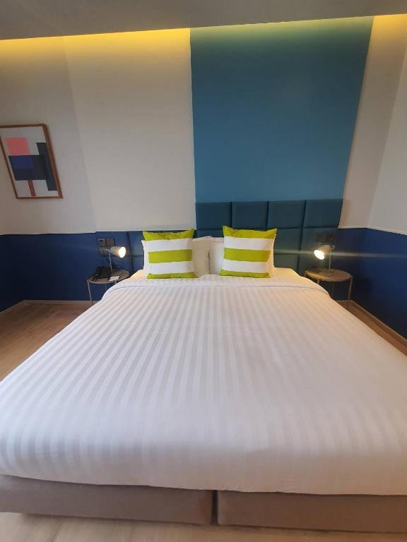 Phòng khách sạn có đầy đủ tiện nghi. Ảnh: Booking