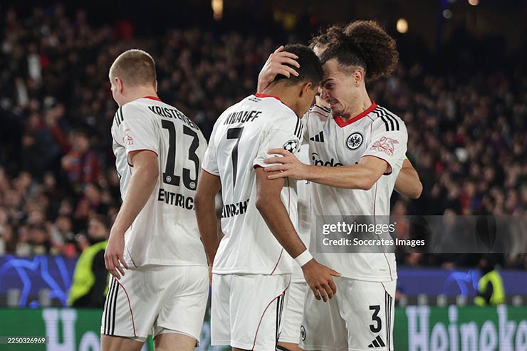 Trực tiếp bóng đá Barcelona - Frankfurt: Xuất sắc bảo vệ cách biệt mong manh (Hết giờ) - 2