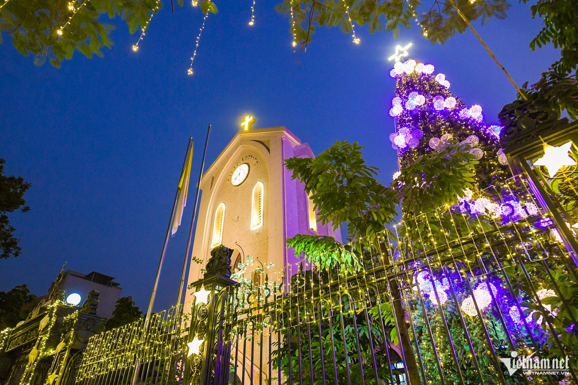 Nhà thờ Hà Nội trang hoàng rực rỡ, sẵn sàng lên đèn đón Giáng sinh - 9