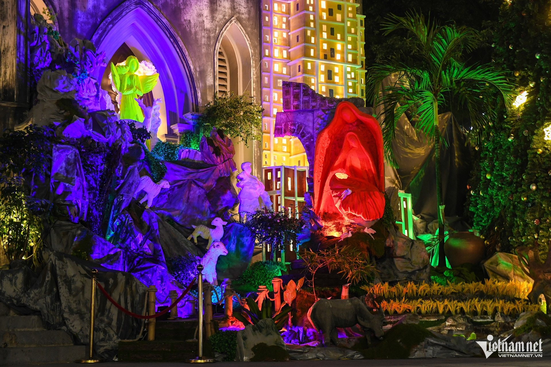 Nhà thờ Hà Nội trang hoàng rực rỡ, sẵn sàng lên đèn đón Giáng sinh - 12