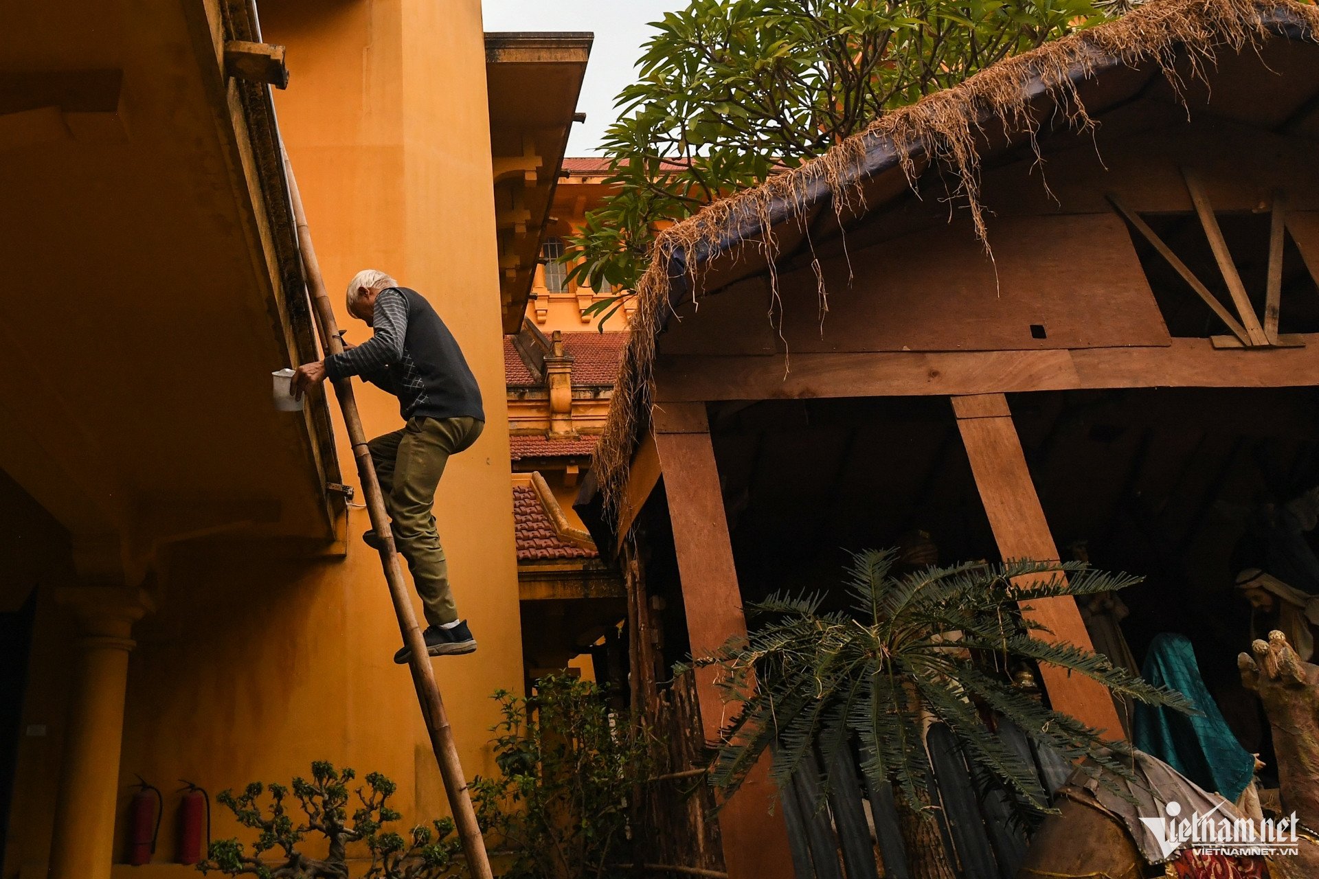 Nhà thờ Hà Nội trang hoàng rực rỡ, sẵn sàng lên đèn đón Giáng sinh - 3