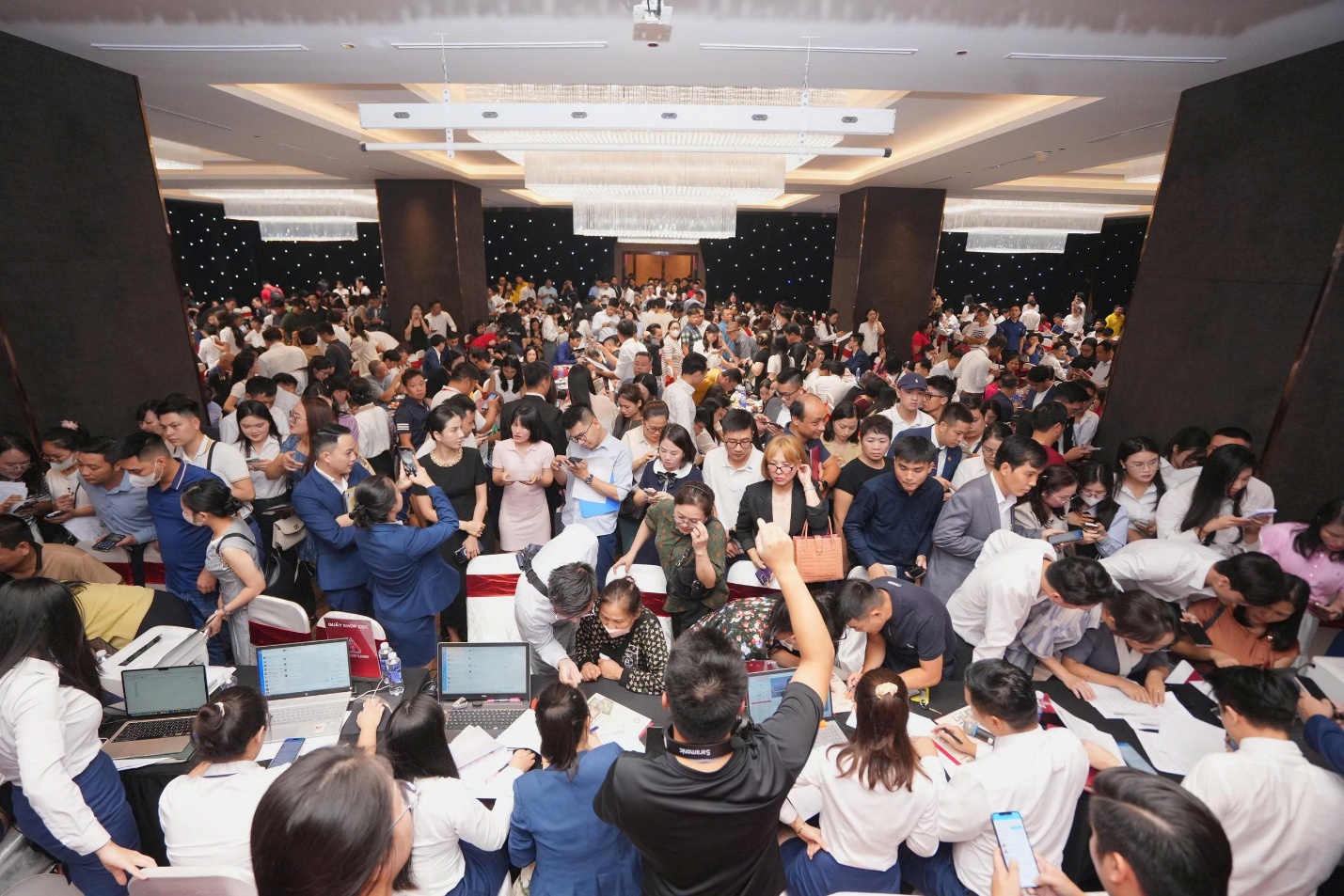 Với chính sách quà tặng hấp dẫn, sự kiện khớp căn đợt 2 của The Queen đang được kỳ vọng tạo hiệu ứng bùng nổ như đợt ra hàng đầu tiên.