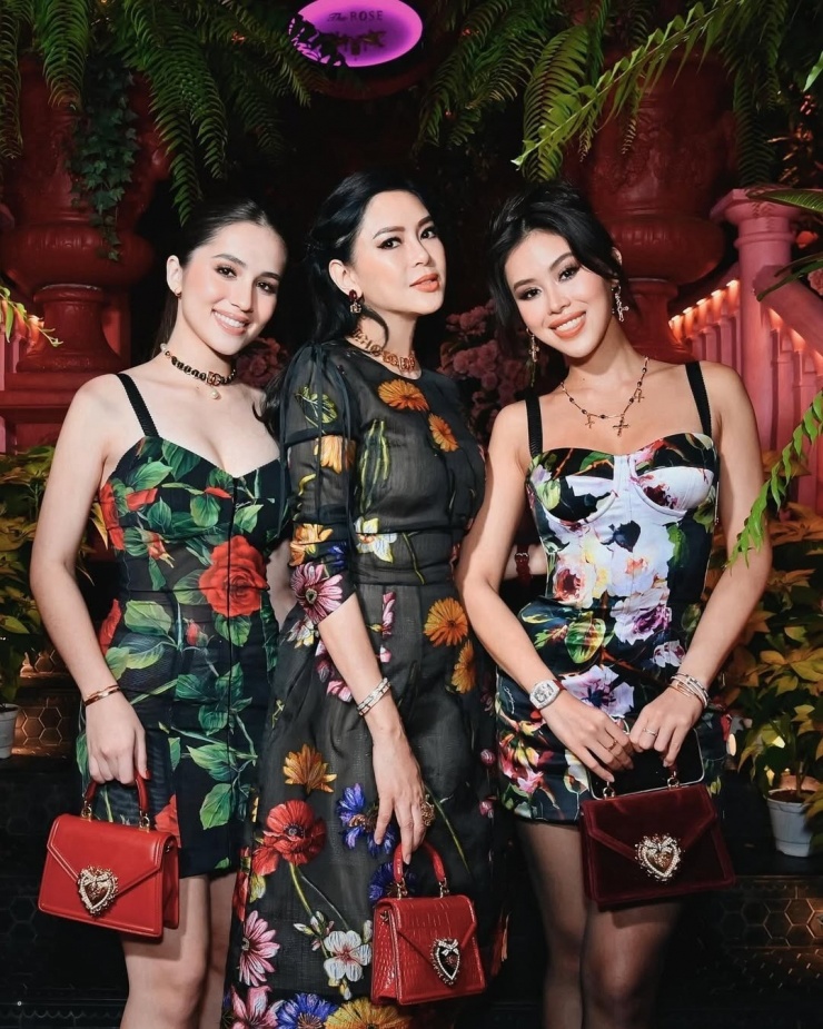 Đồ đôi vương giả của phu nhân và ái nữ nhà 'vua hàng hiệu' - 7