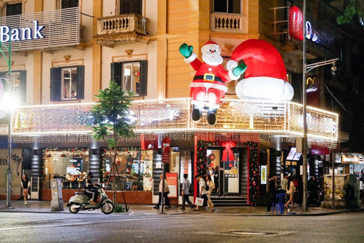 Hà Nội như &#39;bản hòa tấu ánh sáng&#39; dịp Giáng sinh - 2