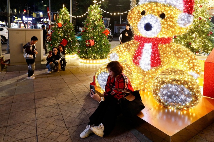 Hà Nội như &#39;bản hòa tấu ánh sáng&#39; dịp Giáng sinh - 5