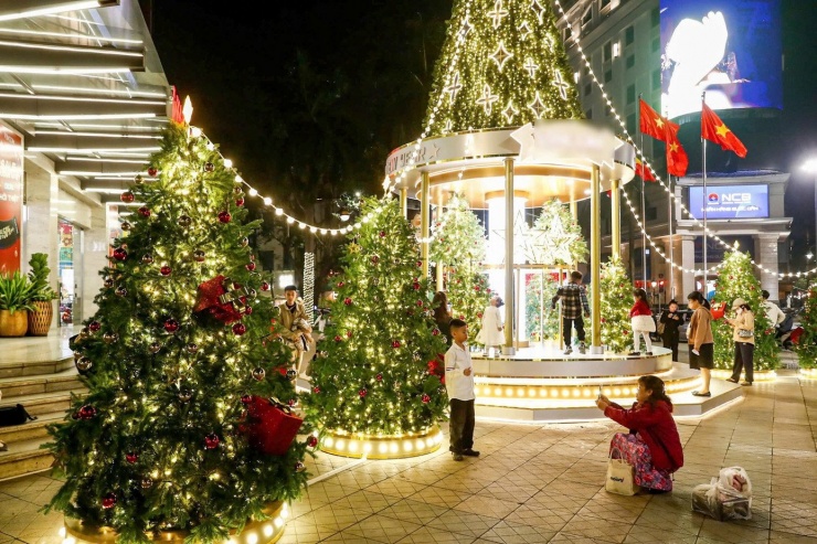 Hà Nội như &#39;bản hòa tấu ánh sáng&#39; dịp Giáng sinh - 4