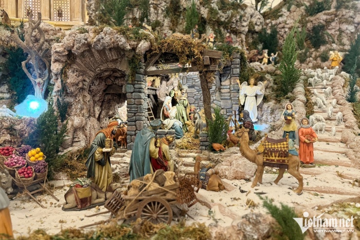Hang đá Giáng sinh hơn 7m ở Đồng Nai gây sốt với nghìn chi tiết độc đáo - 11
