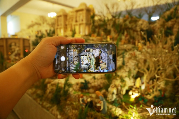 Hang đá Giáng sinh hơn 7m ở Đồng Nai gây sốt với nghìn chi tiết độc đáo - 9