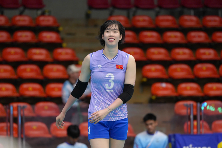 Ở trận ra quân trước Myanmar, Thanh Thuý đã được HLV Nguyễn Tuấn Kiệt để ở ngoài nhằm dưỡng sức. Thay vào đó, đội tuyển bóng chuyền nữ Việt Nam sử dụng nhiều VĐV trẻ, gồm cả chủ công 16 tuổi Bùi Thị Ánh Thảo. Việt Nam vẫn dễ dàng đánh bại đối thủ 3-0.