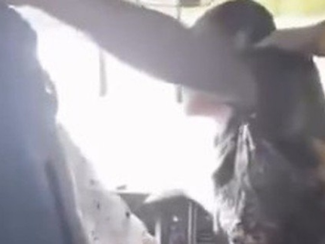 Triệu tập người đàn ông đánh tài xế xe buýt