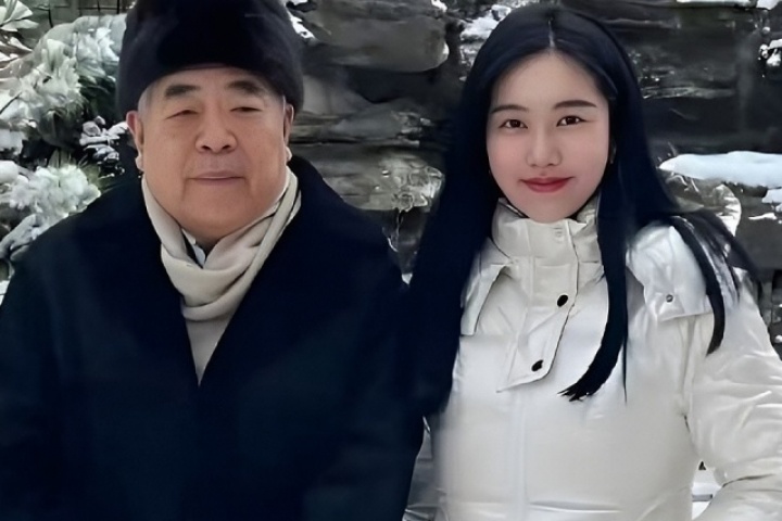 Nhà thư pháp 87 tuổi công bố có con trai với vợ kém 50 tuổi