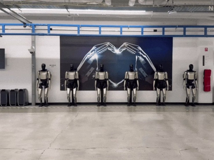 Loạt robot hình người 'có động tác giống người'