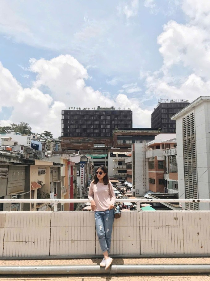 Thùy Anh trong chuyến đi Đà Lạt để tránh bụi mịn ngày 8/12. Ảnh: Nhân vật cung cấp