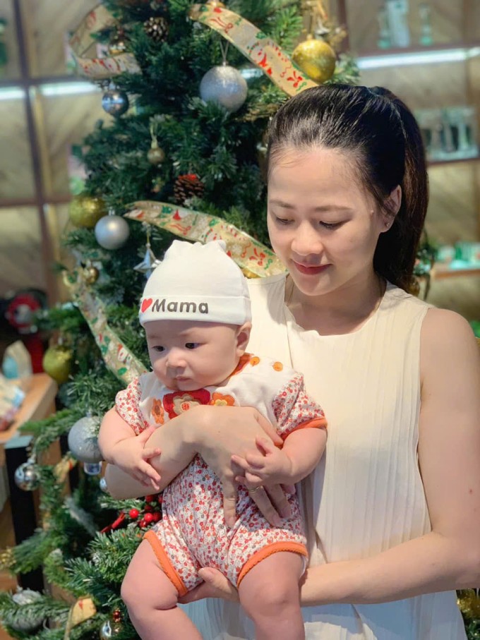 Hoài Anh có hai con, bé lớn học lớp 2 và bé còn lại mới hai tuổi. Ảnh: NVCC