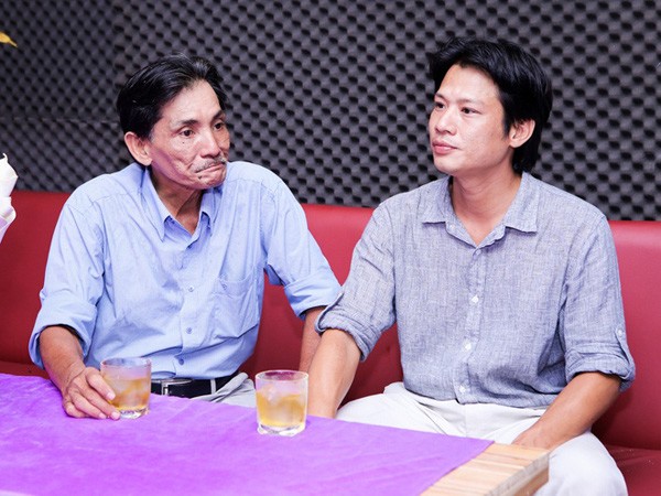 Bùi Thanh Tùng và cha - nghệ sĩ Thương Tín.