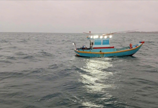 Chiếc thuyền - nơi phát hiện thi thể của người đàn ông. Ảnh: DT