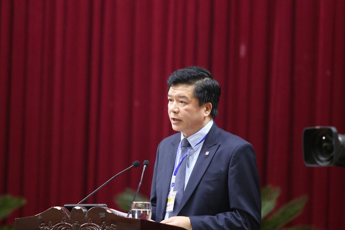 Ông Nguyễn Đình Hùng, Phó Chủ tịch Thường trực Ủy ban MTTQ Việt Nam tỉnh Nghệ An, phát biểu tại kỳ họp