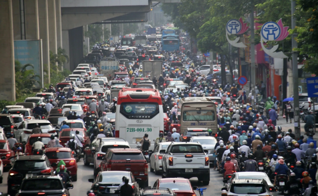 Xe máy chạy xăng sẽ bị hạn chế vào vùng phát thải thấp ở Hà Nội.