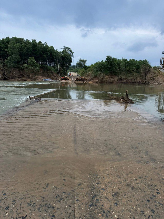 Nước rút để lại phần mặt ngầm bê tông bị hư hỏng nặng